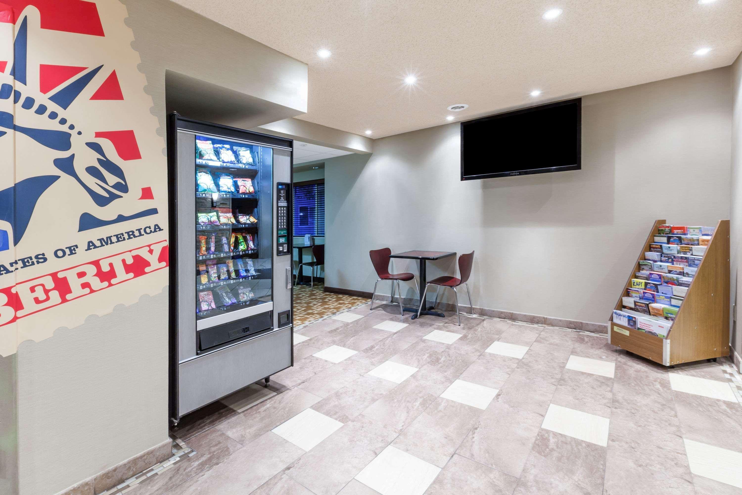 Super 8 By Wyndham - Albany Area Hotel